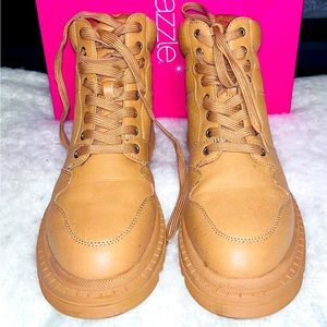 Shoedazzle camel color combat boots Size 9 1/2 great condition